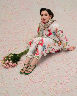 Hania Aamir feet photo 10