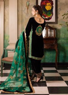 Hania Aamir feet photo 4
