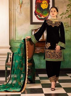 Hania Aamir feet photo 3