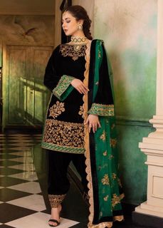 Hania Aamir feet photo 2