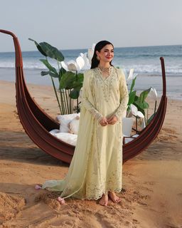 Hania Aamir feet photo 12