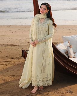Hania Aamir feet photo 11