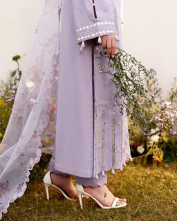 Hania Aamir feet photo 19