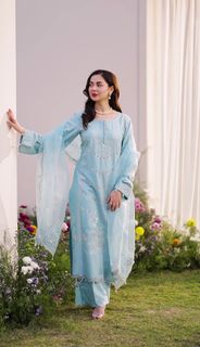 Hania Aamir feet photo 16