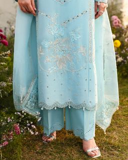 Hania Aamir feet photo 11