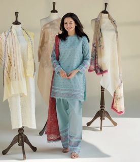 Hania Aamir feet photo 3
