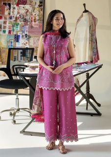 Hania Aamir feet photo 20