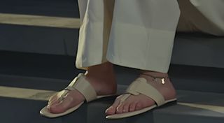 Hania Aamir feet photo 6