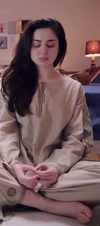 Hania Aamir feet photo 1