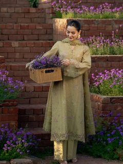 Hania Aamir feet photo 5