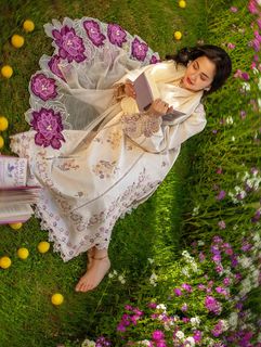 Hania Aamir feet photo 4