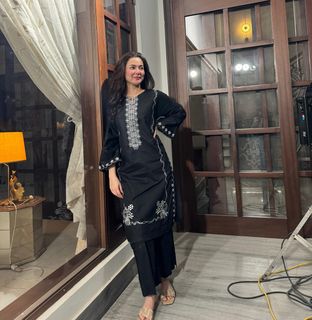 Hania Aamir feet photo 16