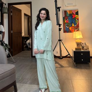 Hania Aamir feet photo 15