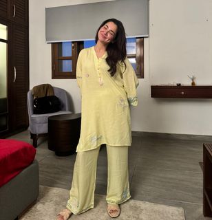 Hania Aamir feet photo 7