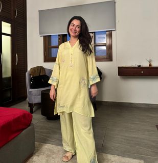 Hania Aamir feet photo 6