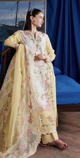 Hania Aamir feet photo 17