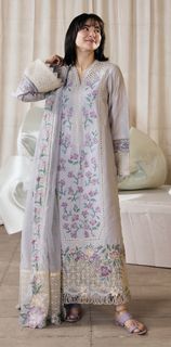 Hania Aamir feet photo 15