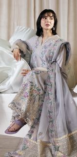 Hania Aamir feet photo 14