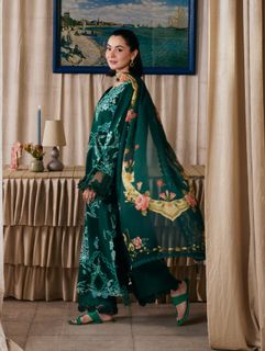 Hania Aamir feet photo 3