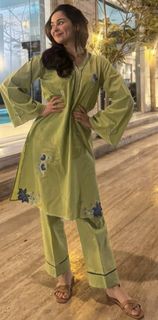 Hania Aamir feet photo 3