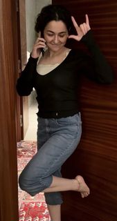 Hania Aamir feet photo 4