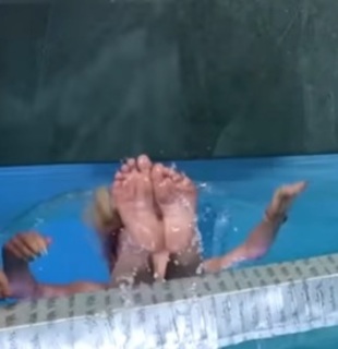 Hania Puchalska feet photo thumbnail