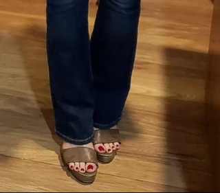 Hanie Tavassoli feet photo 4