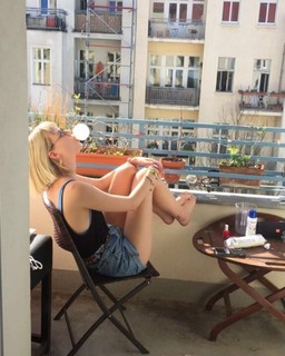 Hanna Binke feet photo 14