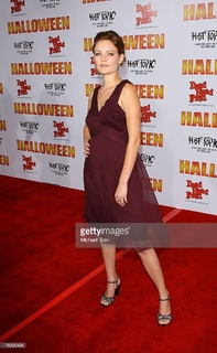 Hanna Hall feet photo 3