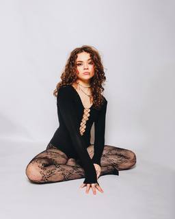 Hannah Alligood feet photo 1