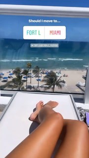 Hannah Ann Sluss feet photo 3