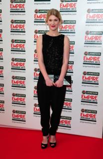 Hannah Arterton feet photo 3