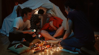 Hannah Arterton feet photo 7