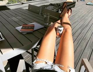Hannah Barefoot feet photo 13