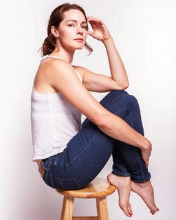 Hannah Barefoot feet photo 5