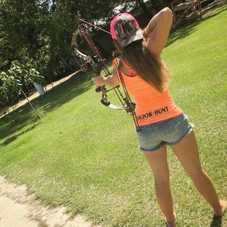 Hannah Barron feet photo thumbnail