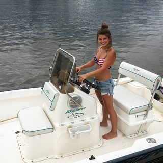 Hannah Barron feet photo thumbnail