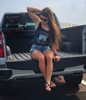 Hannah Barron feet photo thumbnail