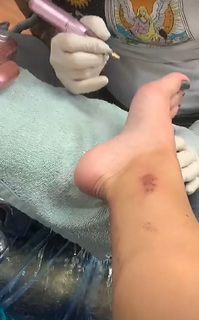 Hannah Barron feet photo thumbnail