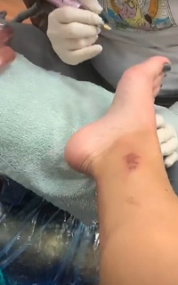 Hannah Barron feet photo thumbnail