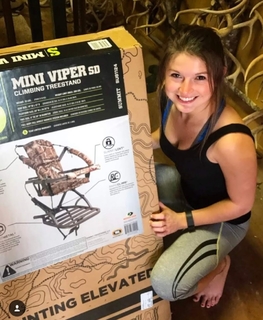 Hannah Barron feet photo thumbnail