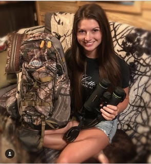 Hannah Barron feet photo thumbnail