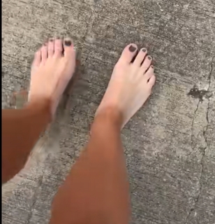 Hannah Barron feet photo thumbnail