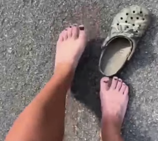 Hannah Barron feet photo thumbnail