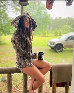 Hannah Barron feet photo thumbnail