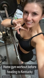 Hannah Barron feet photo thumbnail