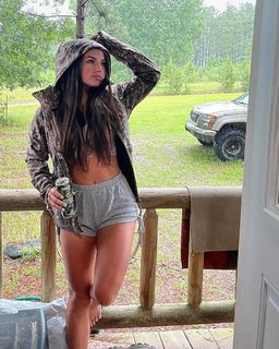 Hannah Barron feet photo thumbnail