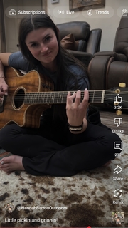 Hannah Barron feet photo thumbnail