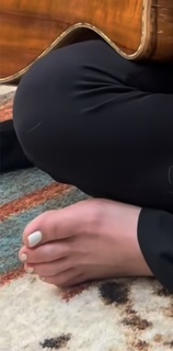 Hannah Barron feet photo thumbnail