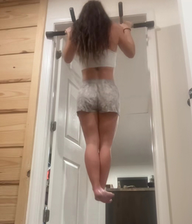 Hannah Barron feet photo thumbnail